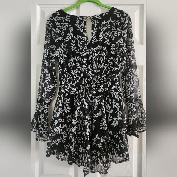 Black And White Leaf Print Romper - Picture 2 of 2